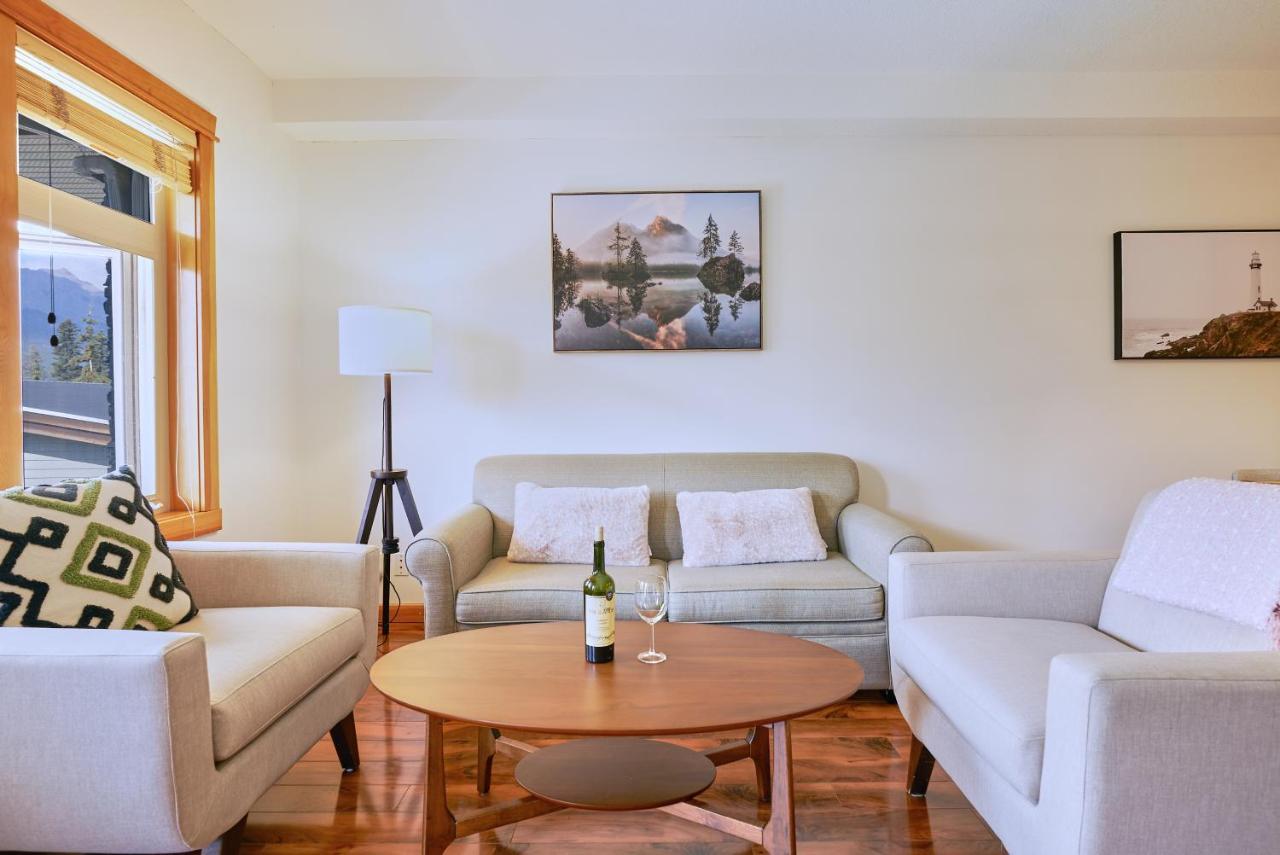 Mtn View Escape With King Size Bed With Outdoor Pool - Banff Pass Included! Apartment Canmore Exterior photo