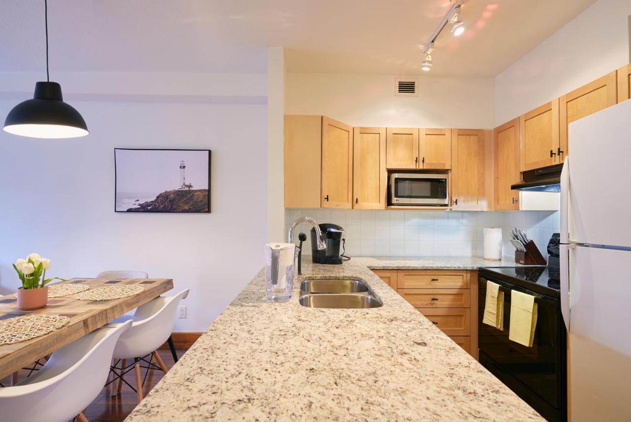 Mtn View Escape With King Size Bed With Outdoor Pool - Banff Pass Included! Apartment Canmore Exterior photo