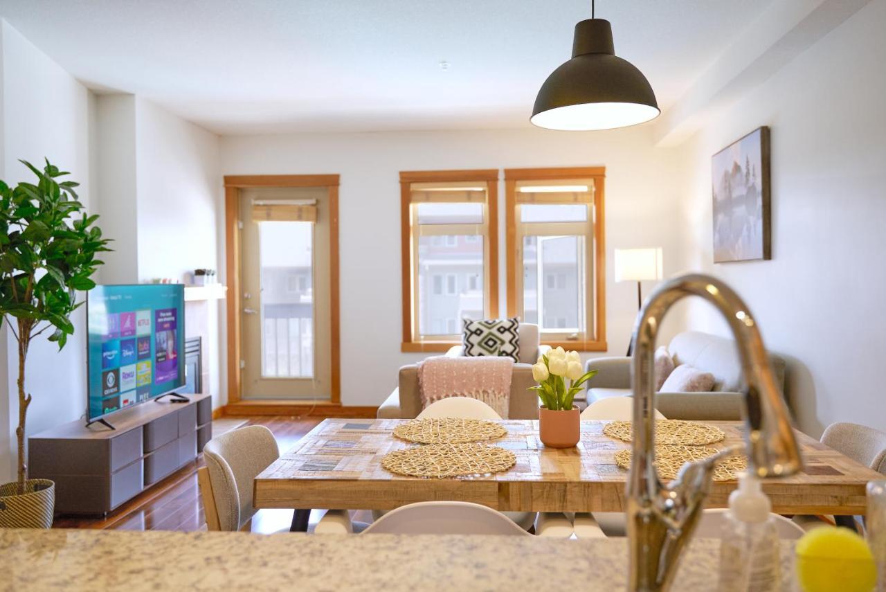 Mtn View Escape With King Size Bed With Outdoor Pool - Banff Pass Included! Apartment Canmore Exterior photo