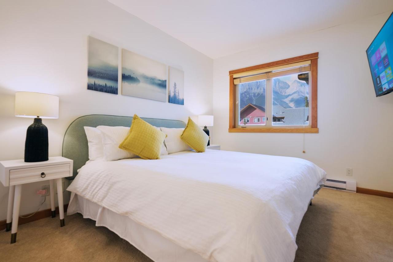 Mtn View Escape With King Size Bed With Outdoor Pool - Banff Pass Included! Apartment Canmore Exterior photo