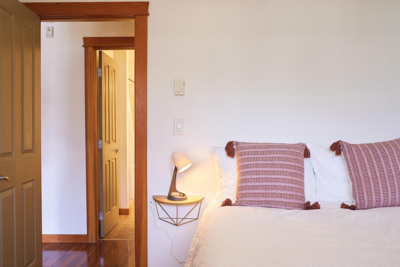 Mtn View Escape With King Size Bed With Outdoor Pool - Banff Pass Included! Apartment Canmore Exterior photo