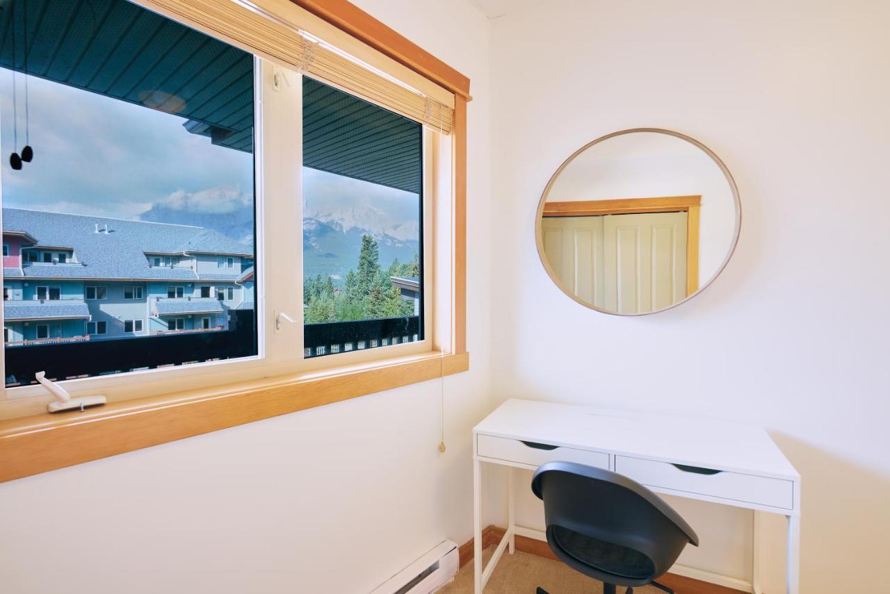 Mtn View Escape With King Size Bed With Outdoor Pool - Banff Pass Included! Apartment Canmore Exterior photo