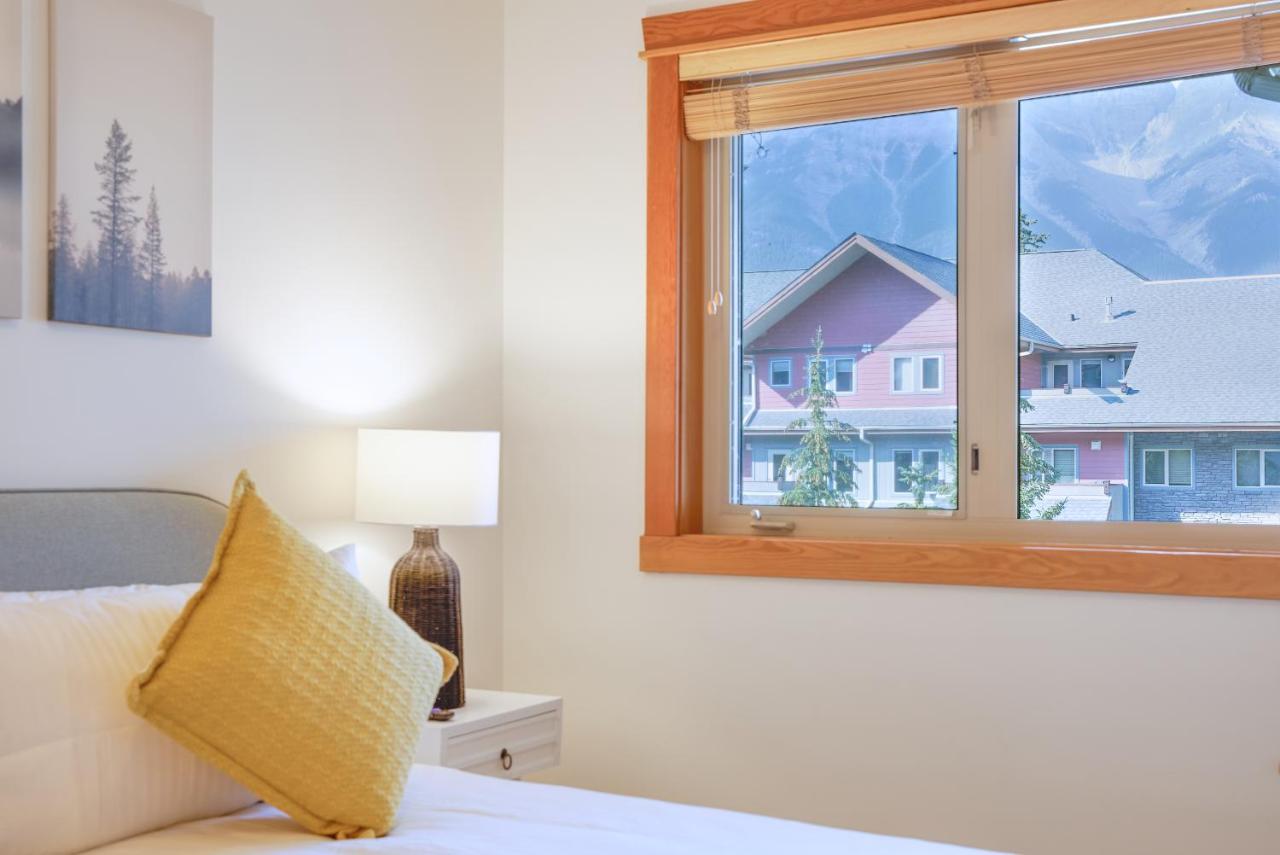 Mtn View Escape With King Size Bed With Outdoor Pool - Banff Pass Included! Apartment Canmore Exterior photo