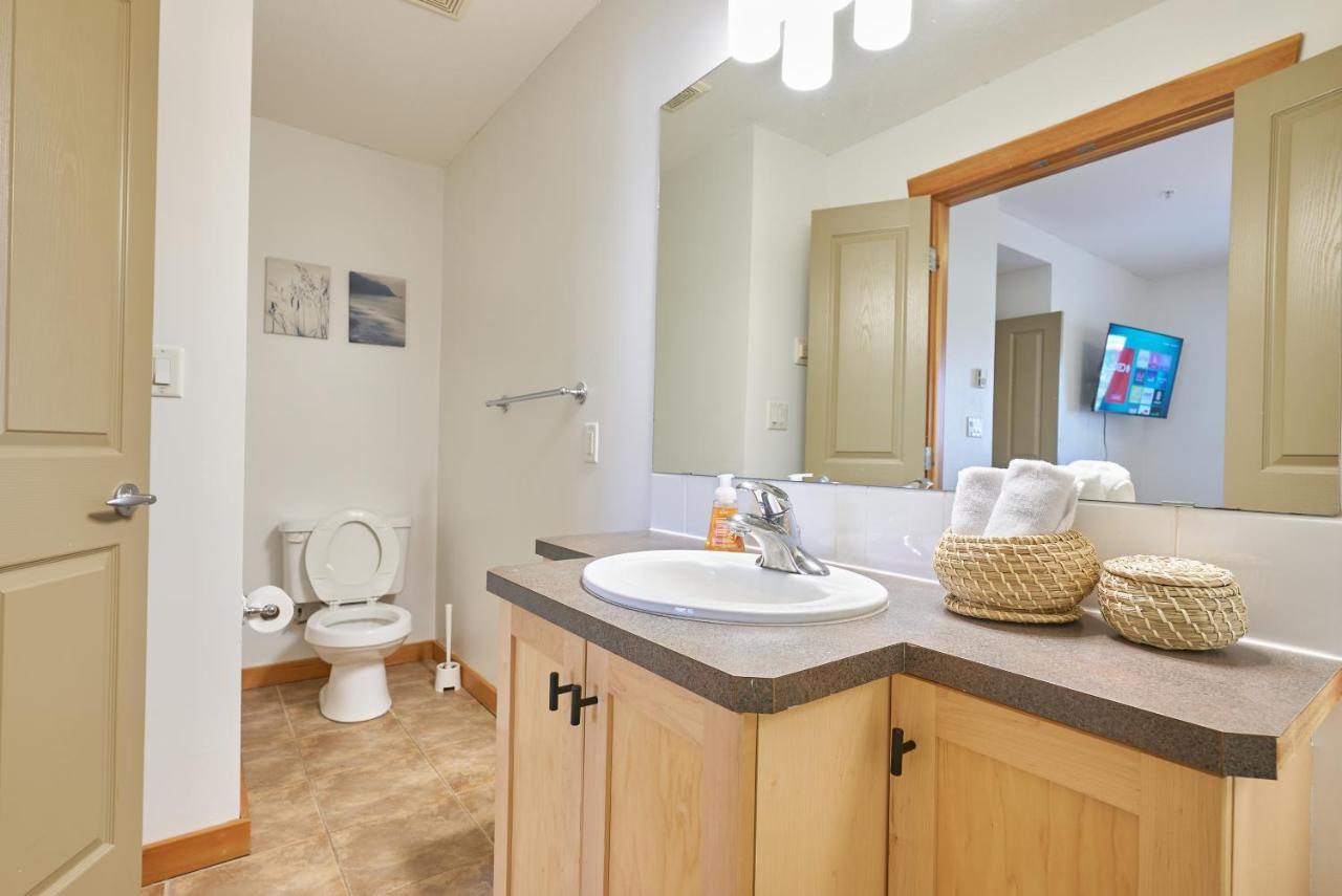 Mtn View Escape With King Size Bed With Outdoor Pool - Banff Pass Included! Apartment Canmore Exterior photo