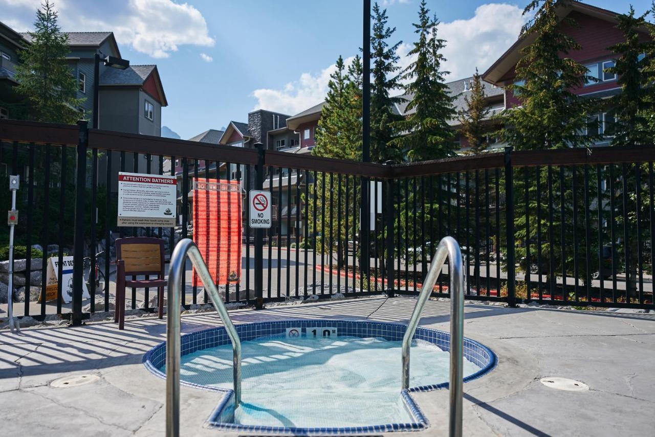 Mtn View Escape With King Size Bed With Outdoor Pool - Banff Pass Included! Apartment Canmore Exterior photo